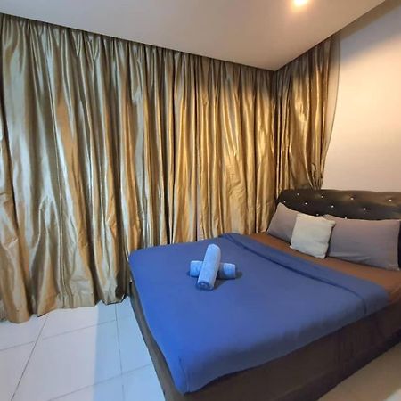 קואלה לומפור Regalia Suites Klcc View Rooftop Infinity Pool By Angkasa Homes מראה חיצוני תמונה