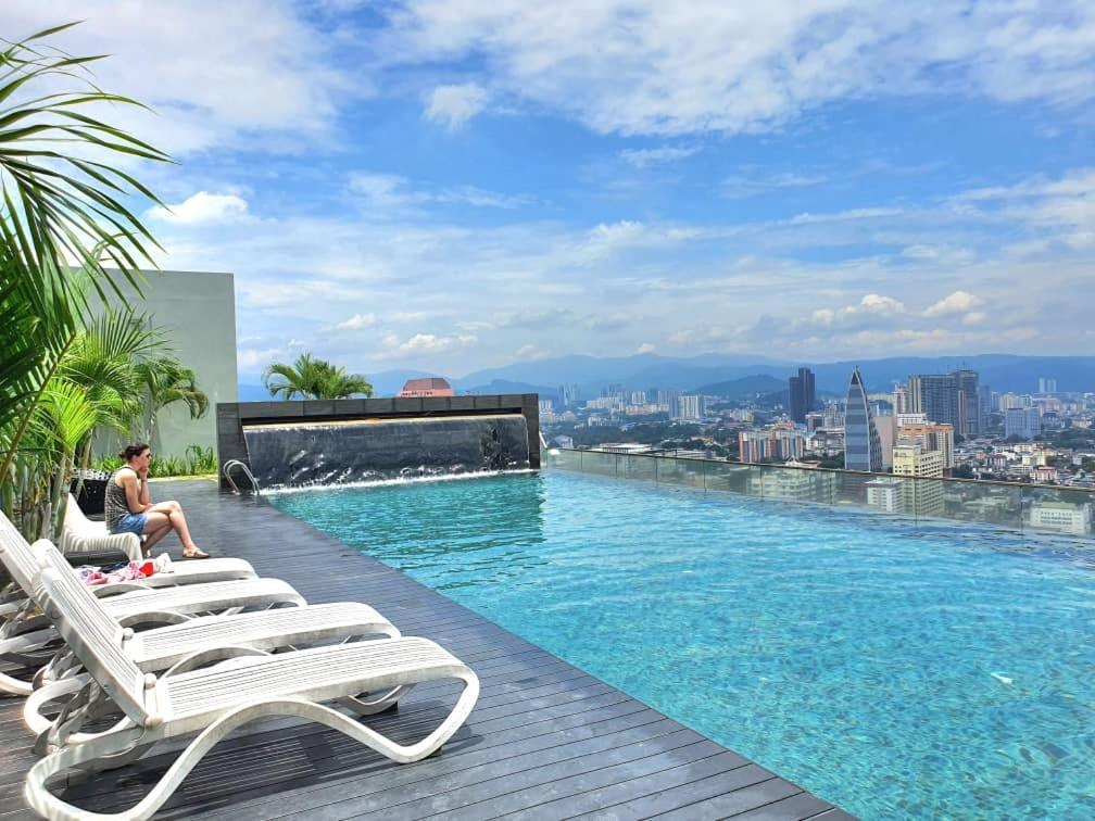 קואלה לומפור Regalia Suites Klcc View Rooftop Infinity Pool By Angkasa Homes מראה חיצוני תמונה
