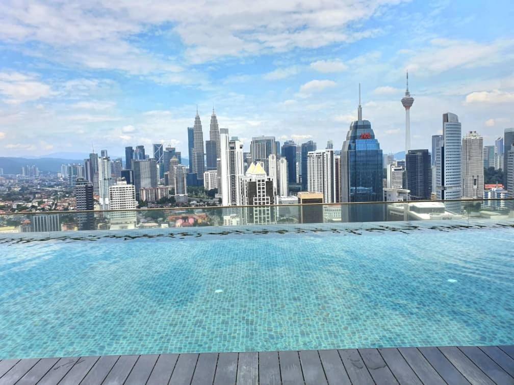 קואלה לומפור Regalia Suites Klcc View Rooftop Infinity Pool By Angkasa Homes מראה חיצוני תמונה