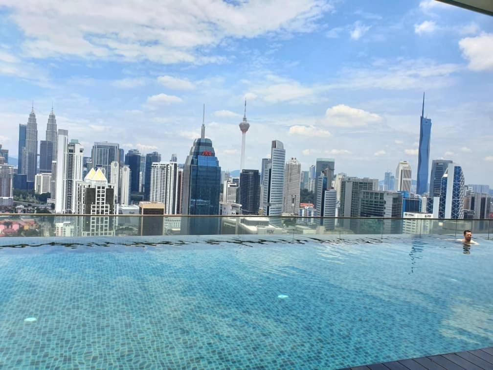 קואלה לומפור Regalia Suites Klcc View Rooftop Infinity Pool By Angkasa Homes מראה חיצוני תמונה