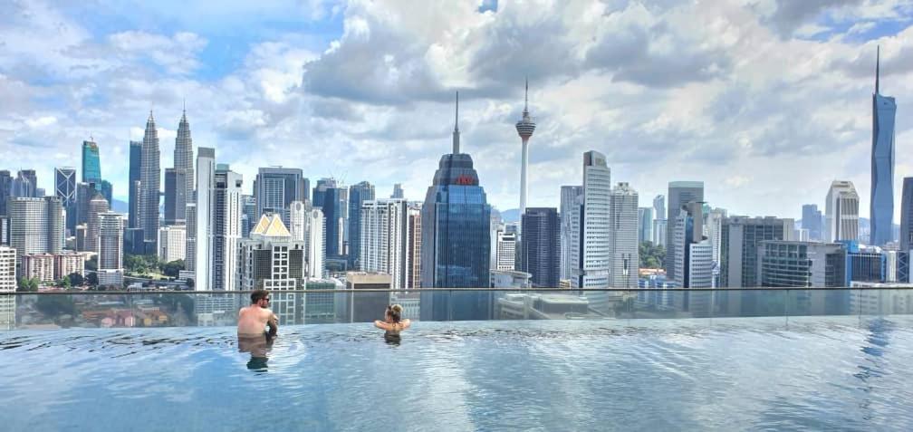קואלה לומפור Regalia Suites Klcc View Rooftop Infinity Pool By Angkasa Homes מראה חיצוני תמונה