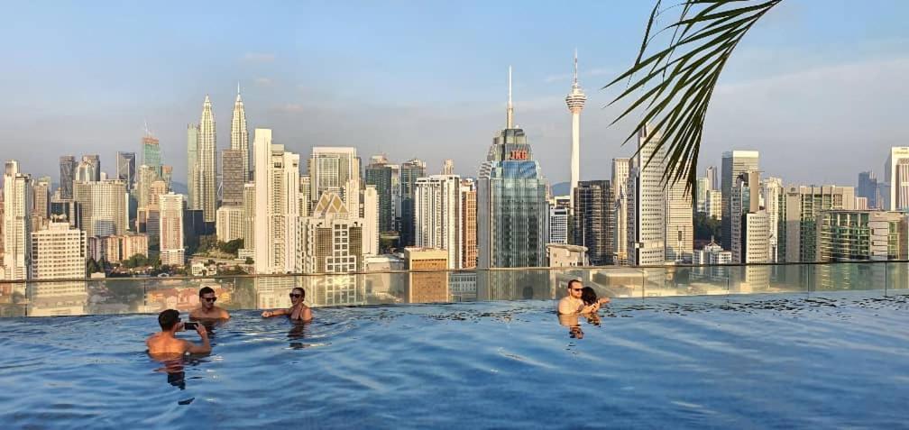 קואלה לומפור Regalia Suites Klcc View Rooftop Infinity Pool By Angkasa Homes מראה חיצוני תמונה